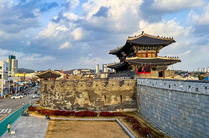 Private Day Trip to Korean Folk Village and Hwaseong Fortress - The Private Day Format: Pickup, Guide Energy, and Restaurant Help