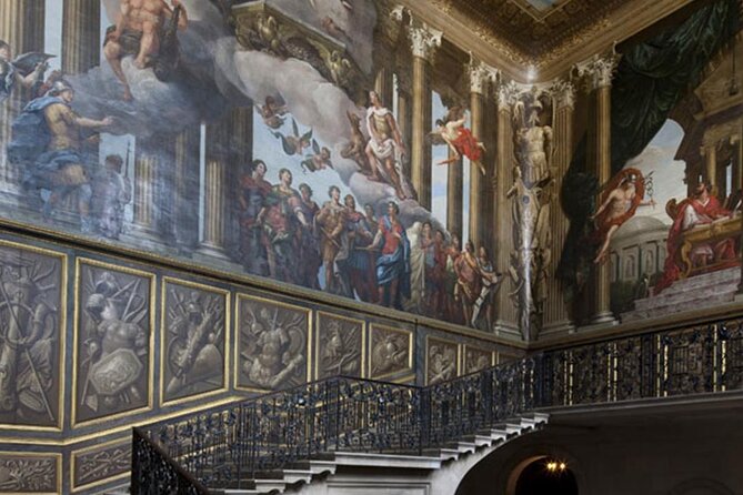 Private Guided Tour of Hampton Court Palace - Meet Sheila Dunsmore and how the tour gets personal