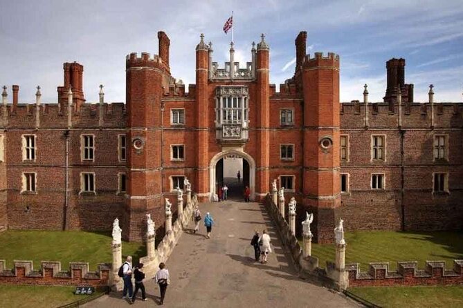 Private Guided Tour of Hampton Court Palace - Tudor-to-Baroque story in one focused walk