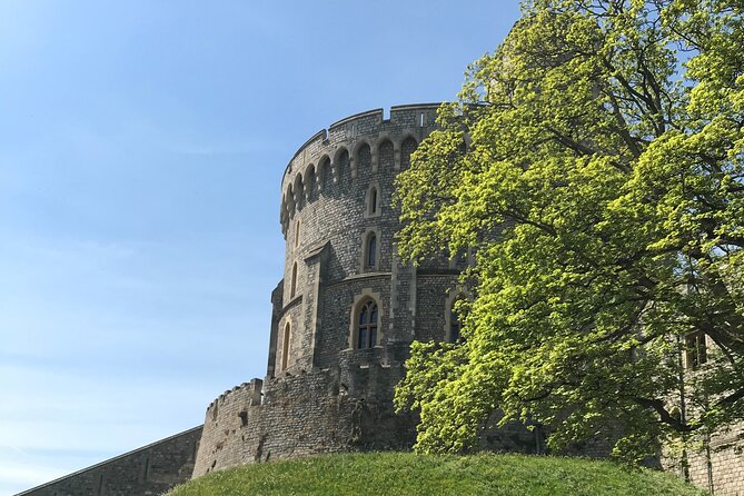 Private Guided Tour of Windsor Castle PLUS and History - Stop 3: Windsor Town Quick Hits, Including the UK’s Smallest Street