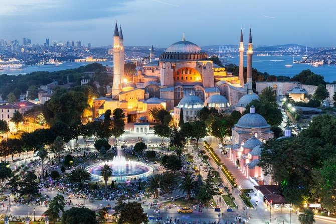 Private Istanbul Sightseeing Tour - Basilica Cistern (Yerebatan Sarayı): stepping under the peninsula