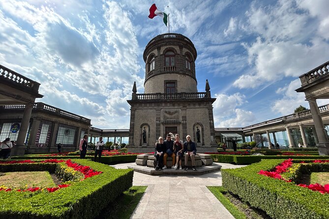 PRIVATE Tour Chapultepec Castle - Meeting at Estela de Luz and entering Chapultepec Park calmly