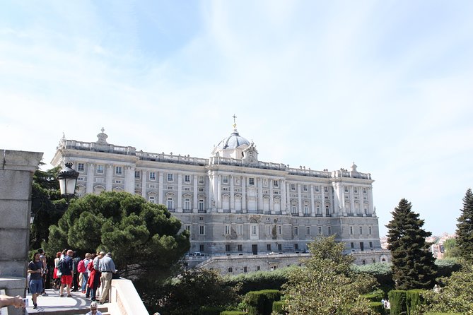 Private tour of the royal palace, private guide, fast entrance and pick up at the hotel. - Price and value: $174.21 per person, and when it pays off