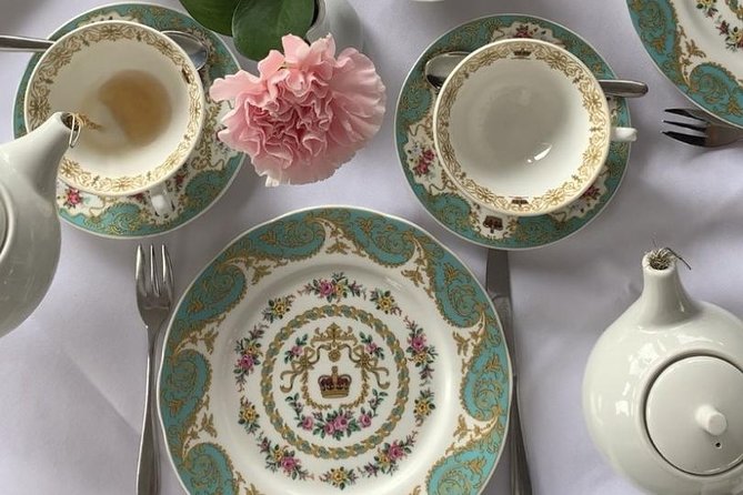 Private Tour: Royal High Tea At Kensington Palace Gardens - Hyde Park and the Italian Gardens: small details, great payoff