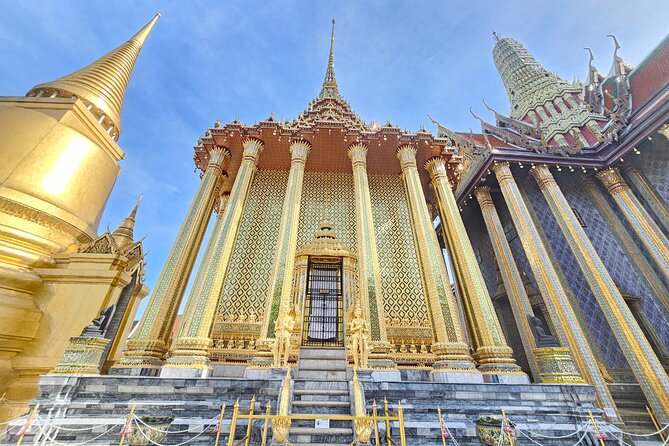 Private Tour to Grand Palace of Bangkok, Pho and Arun Temple - The guide experience: Poppy Friendly Trips in real action