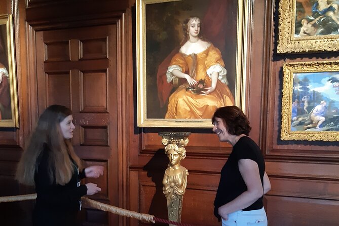 Private tour with an accredited expert guide Hampton Court Palace - Mary II and William III in 1689: Baroque palace energy