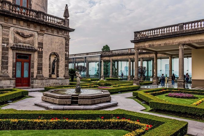 Private Walking Tour Anthropology Museum & Chapultepec Castle - Altar a la Patria: a quick stop with historical context