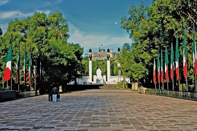 Private Walking Tour Anthropology Museum & Chapultepec Castle - Start at Museo Nacional de Antropología: a museum you can actually navigate