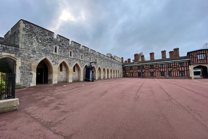 Private Windsor Castle, Stonehenge, The City of Bath Day Tour - The guide effect: what makes this tour feel personal
