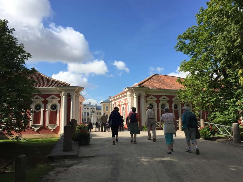 Riga: Bauska Castle, Rundale Palace and Hill of Crosses Trip - Bauska Castle: a tower climb with real pay-off