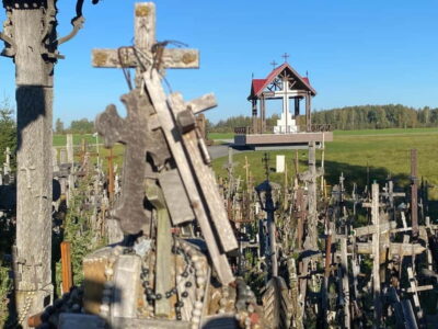 Riga: Hill of Crosses, Guided Rundale Palace & Bauska Castle - Hill of Crosses: what those thousands of crosses mean