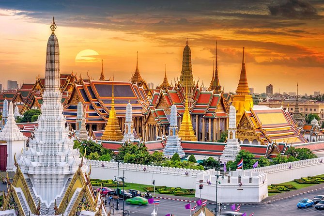Royal Grand Palace and Bangkok Temples: Half Day Tour - Wat Pho: The Reclining Buddha and the Rooms of Images