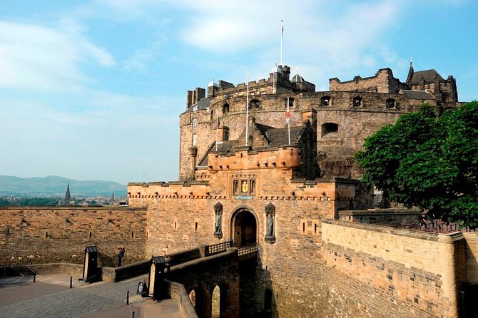 Royal Mile and Edinburgh Castle - Small Group Walking Tour - St Giles Cathedral and Parliament Square: Where the Stories Start