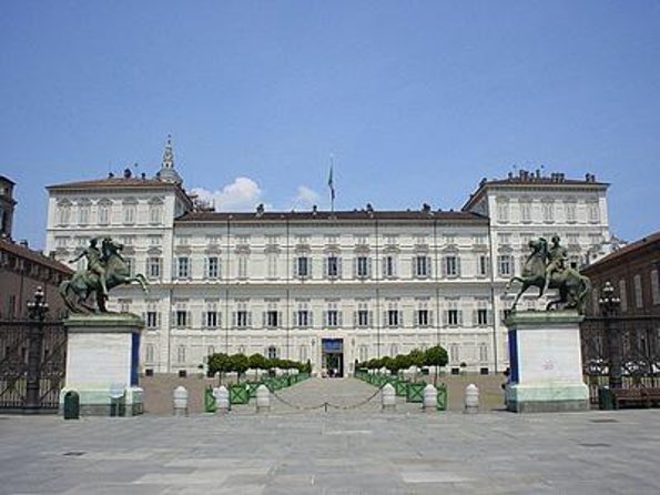 Royal Palace and Shroud Chapel with local Guide & ticket - Key highlights to know before you go
