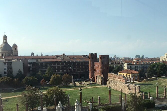 Royal Palace and Shroud Chapel with local Guide & ticket - Royal Palace plus Shroud Chapel: why this combo works