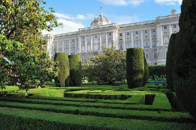 Royal Palace Guided Tour Small Group with Tickets - Group size and pacing: when small-group helps (and when it doesn’t)