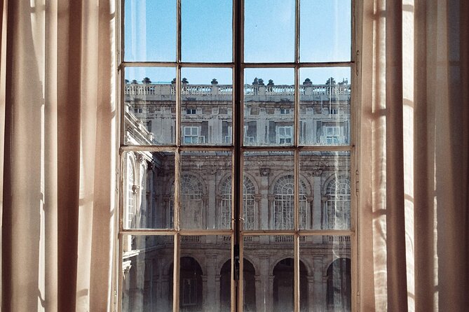 Royal Palace Madrid Small Group Tour with Skip the Line Ticket - Plaza de Oriente: Easy Start, Simple Plan