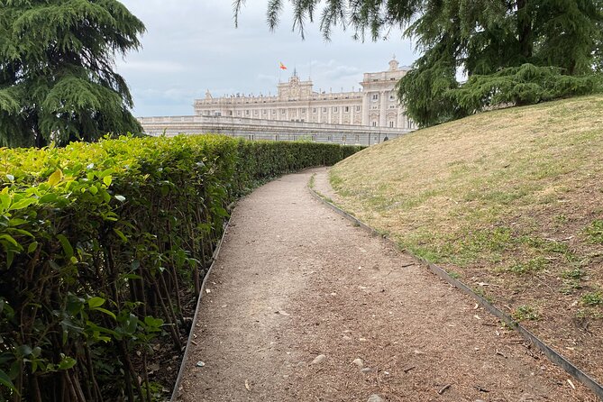 Royal Palace Madrid Small Group Tour with Skip the Line Ticket - Headsets in Crowds: Hearing the Guide Without Straining
