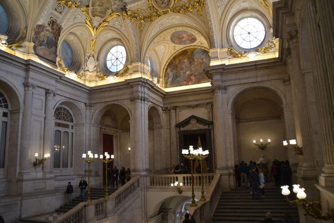 Royal Palace of Madrid 1.5-Hour Guided Tour Optional Prado Museum Combo - Throne Room, Hall of Alabarderos, and Royal Chapel: the route that makes sense