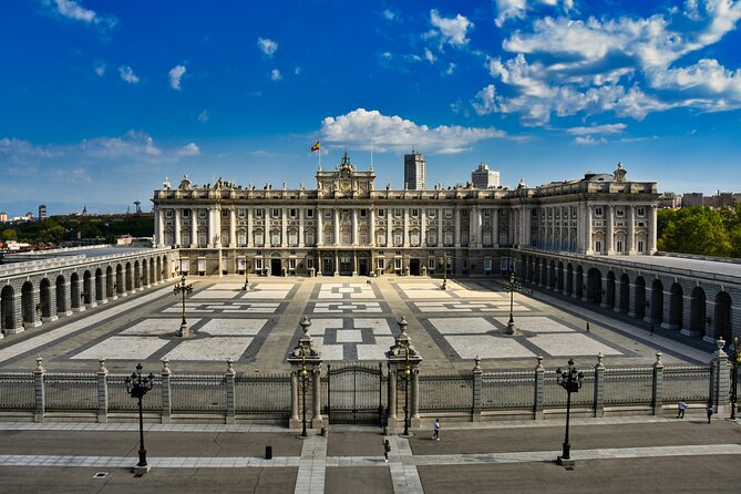 Royal Palace of Madrid and Almudena Cathedral Afternoon Tour - Guide quality: bilingual delivery plus crowd control