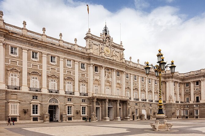 Royal Palace of Madrid and Almudena Cathedral Afternoon Tour - What to wear and bring for a smoother afternoon
