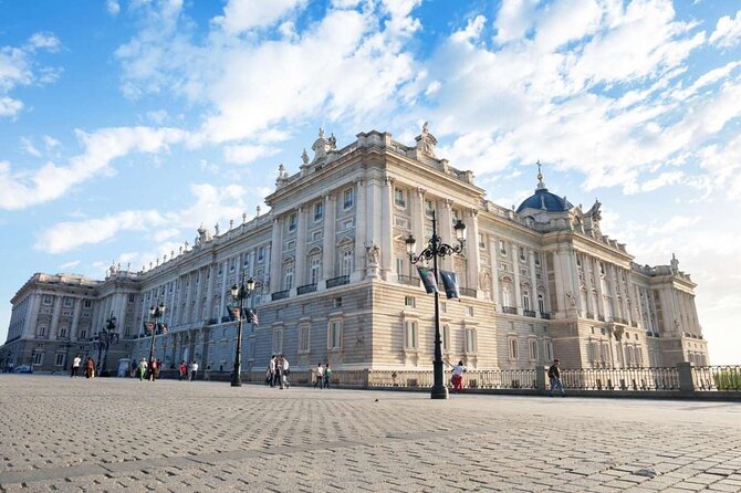 Royal Palace of Madrid Skip the Line Guided Tour - Meeting at Monument to Felipe IV: how to make check-in painless