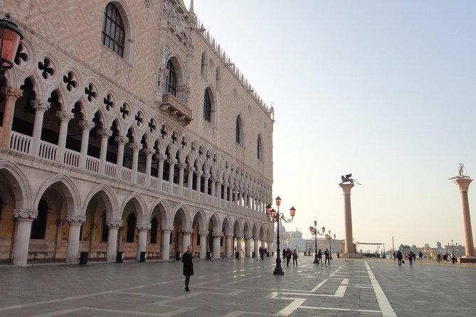 Saint Marks Basilica, Doge's Palace and Gondola tour in Venice - Meeting near St. Mark’s: start on time and you’ll sail through