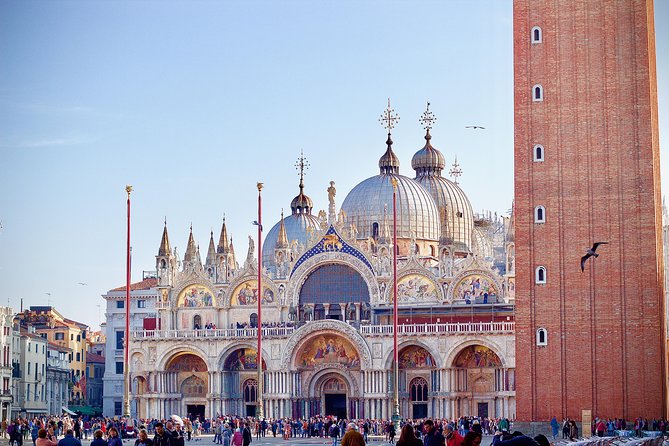 Saint Marks Basilica, Doge's Palace and Gondola tour in Venice - Doge’s Palace: power, art, and the prison story in one hour
