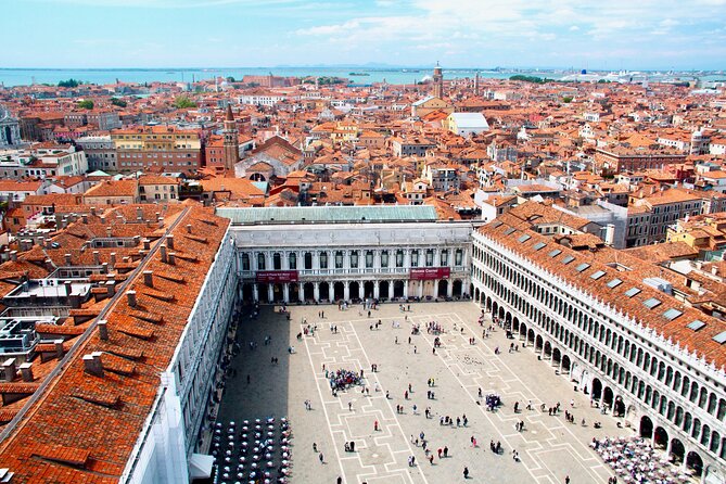 Saint Marks Basilica, Doge's Palace and Gondola tour in Venice - The bonus Ateliers stop: plan for a short extra block