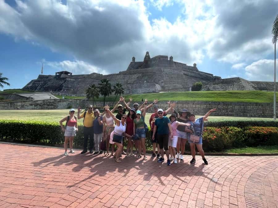 San Felipe Castle and Getsemani Walking Tour with tickets - Key things that make this tour worth your time