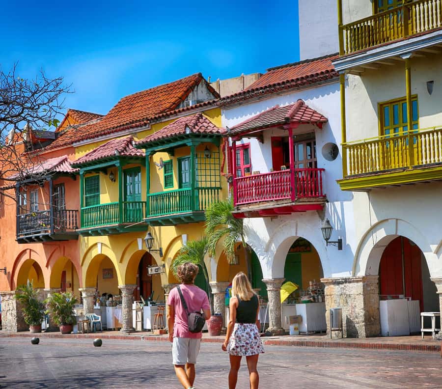 San Felipe Castle and Getsemani Walking Tour with tickets - Getsemaní murals and Plaza de la Trinidad: where the stories start
