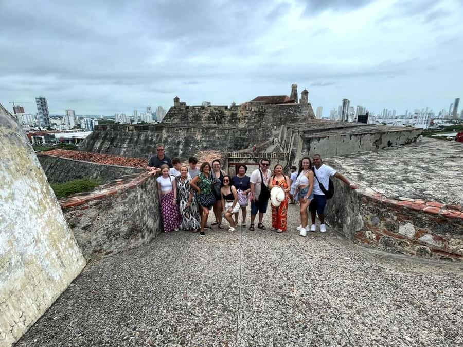 San Felipe Castle and Getsemani Walking Tour with tickets - Entering Castillo de San Felipe: tunnels, ramparts, and defense logic