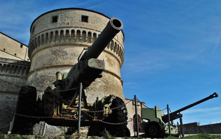 San Leo: Fortress Entry Ticket and Cagliostro's Prison - Opening Hours and Timing: When to Go and When to Avoid Stress