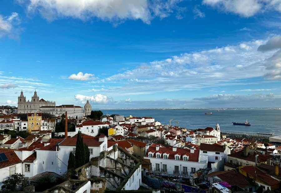 São Jorge Castle Skip-the-line Entry Ticket - Tuk-tuk ride up the hill: a short lift before the real climb