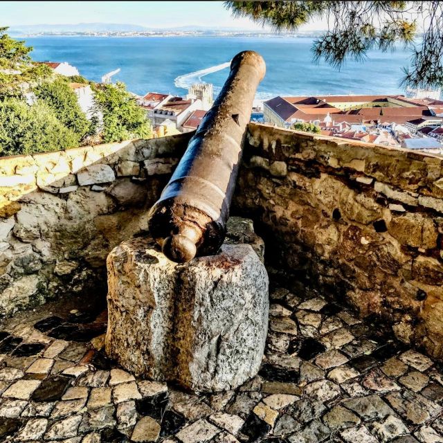 São Jorge Castle Skip-the-line Entry Ticket - 360-degree views: Lisbon and the Tagus from above