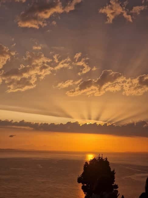 Sarande: Blue Eye Spring and Lekursi Castle Sunset Tour - Lëkurësi Castle at sunset: round towers, big horizons