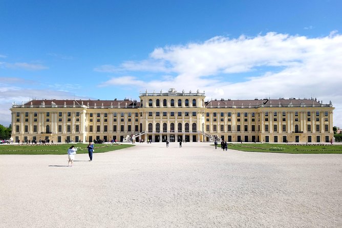 Schönbrunn Palace and Gardens Tour - Tips for a smooth 10am or 2pm visit