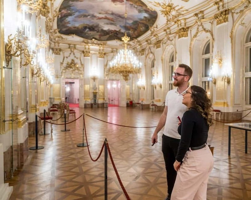 Schönbrunn Palace: Exclusive Ticket after the opening hours - The audio guide in 17 languages: how to get value fast