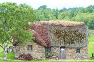 Secret Loch Ness, Inverness Castle visit, Culloden, Clava Cairns - Inverness on foot: spotting old streets, Ness views, and classic pubs