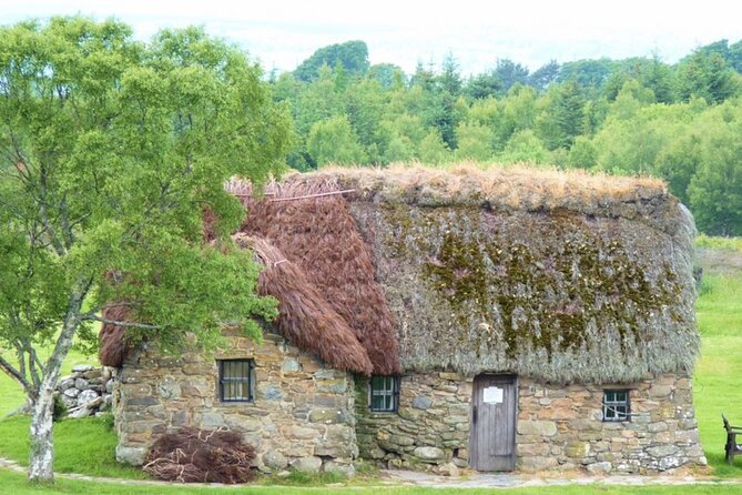 Secret Loch Ness, Inverness Castle visit, Culloden, Clava Cairns - Inverness on foot: spotting old streets, Ness views, and classic pubs
