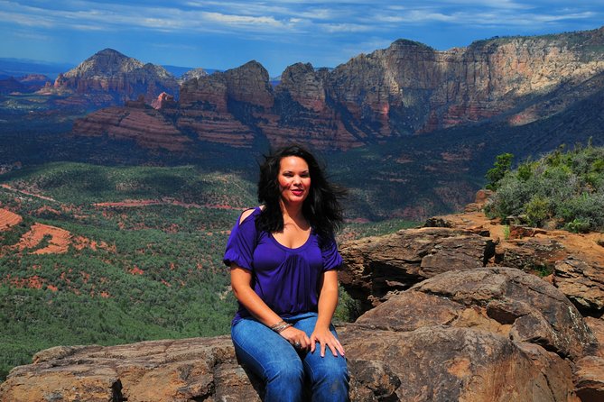 Sedona with Jerome and Montezuma Castle One-Day Van Tour - Montezuma Castle National Monument: walking the cliff-dwelling path