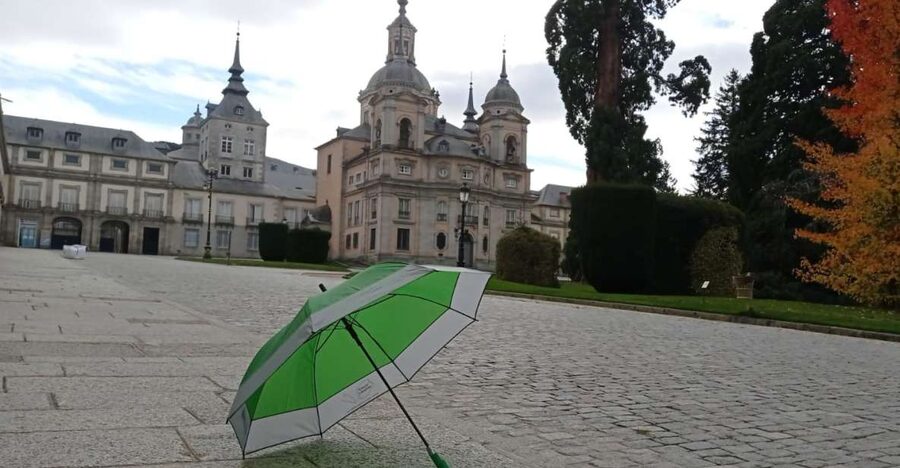 Segovia: Royal Palace of La Granja de San Ildefonso Tour - The gardens at Palacio Real: fountains with myth scenes