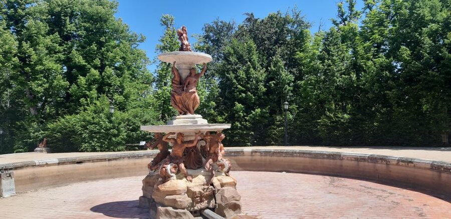Segovia: Royal Palace of La Granja de San Ildefonso Tour - Price and value: $31 for palace + gardens with a guide
