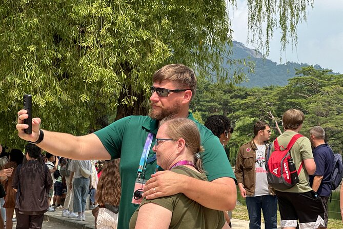 Seoul City Half Day Tour-Gyeongbok Palace Guard Changing Ceremony - Cheongwadae Sarangchae and the Blue House area: context without a long detour