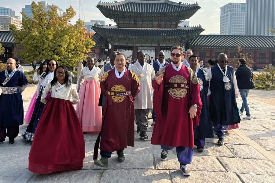 Seoul: City Hightlights, Palace Tour, and Optional Hanbok - A walk that stitches together Korea’s palace and neighborhood side
