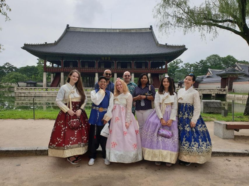 Seoul: City Hightlights, Palace Tour, and Optional Hanbok - National Palace Museum: Joseon royal artifacts in context