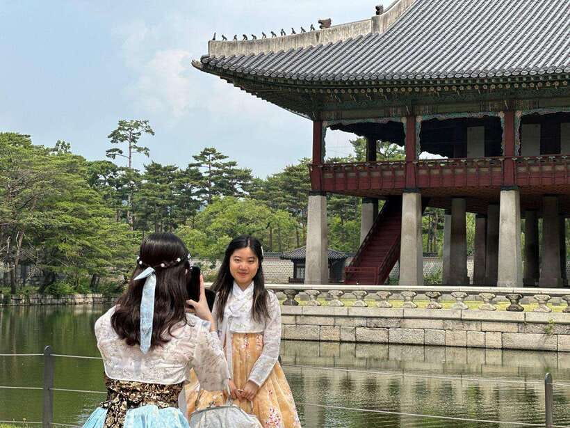Seoul City Tour: Gyeongbok Palace, N Tower & Local Market - Insadong Street shopping: crafts, snacks, and a good lunch pause