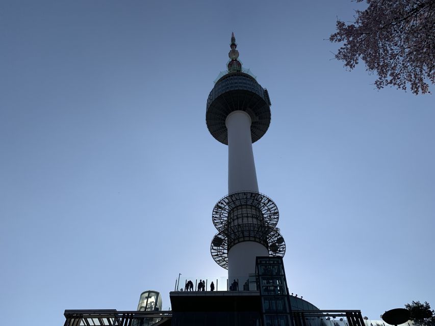 Seoul: Gyeongbok Palace and Bukchon Hanok Walking Tour - Finishing in Insadong: Turn the Morning Into Souvenirs and Snacks