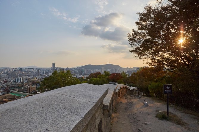Seoul: Gyeongbok Palace, Bukchon Village, and Gwangjang Tour - The Ginseng Museum: Culture Stop With a Sales-Room Side Effect
