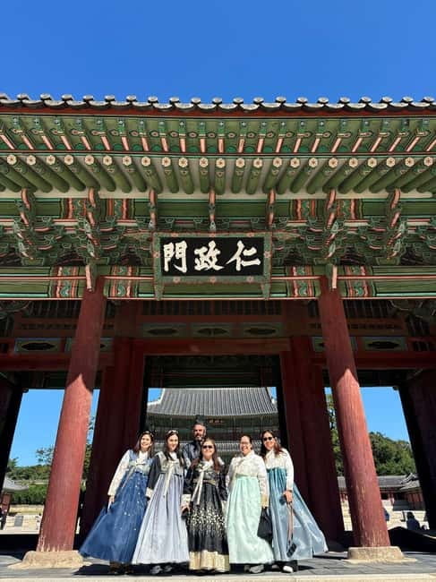 Seoul: Gyeongbok Palace, N Tower, & Local Market City Tour - The Blue House Pass-By and the Ginseng Museum Stop